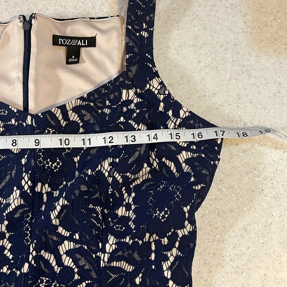 Roz & Ali Navy Blue/Cream Lace Dress ~ Size 4 - Picture 7 of 8